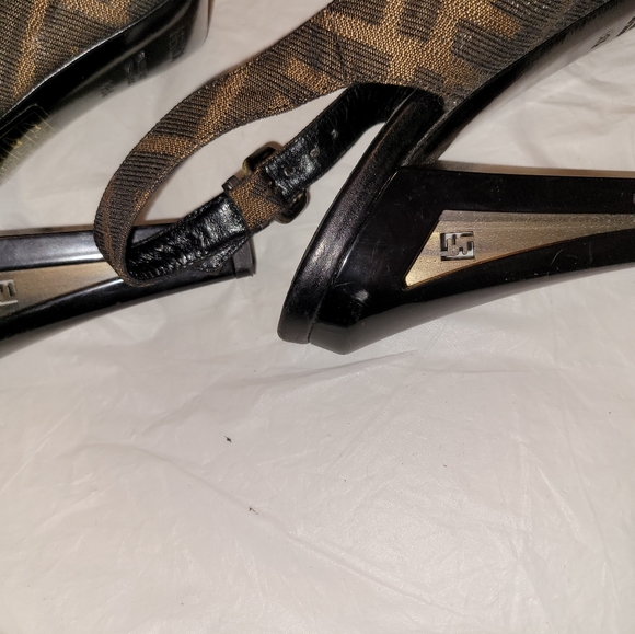 BRAND NEW Fendi heels - Picture 3 of 6